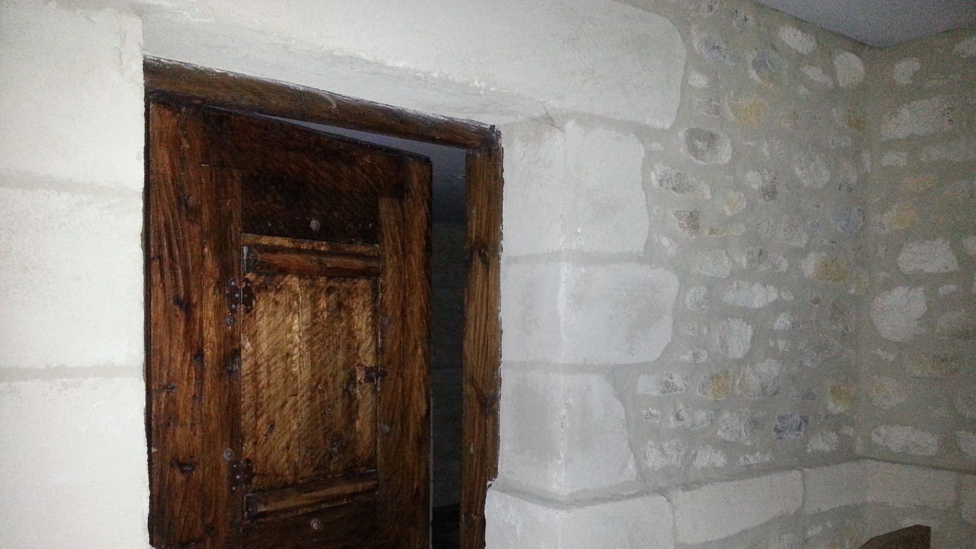 encadrement pierre taille mur interieur