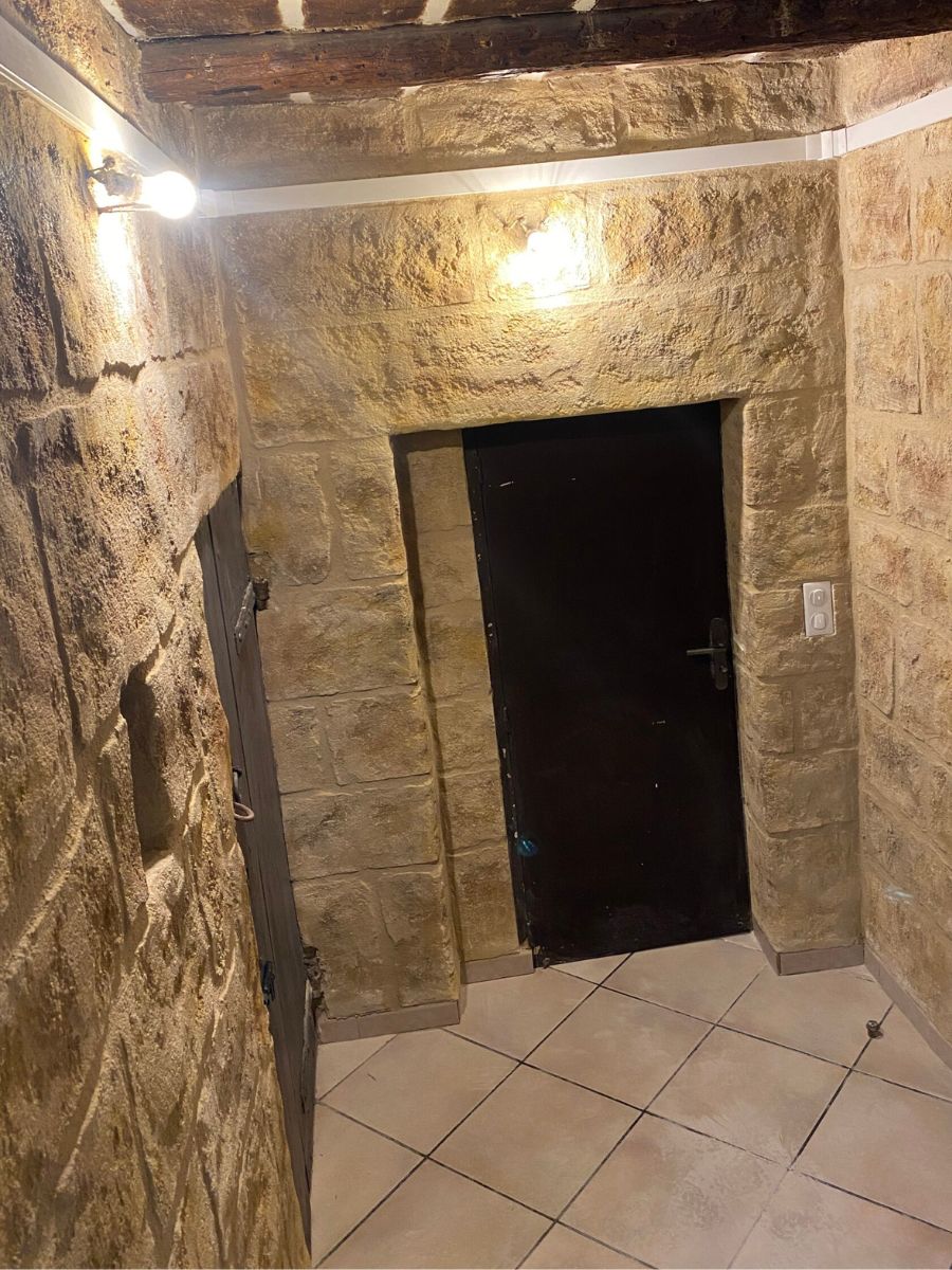 mur pierre platre degrade salpetre