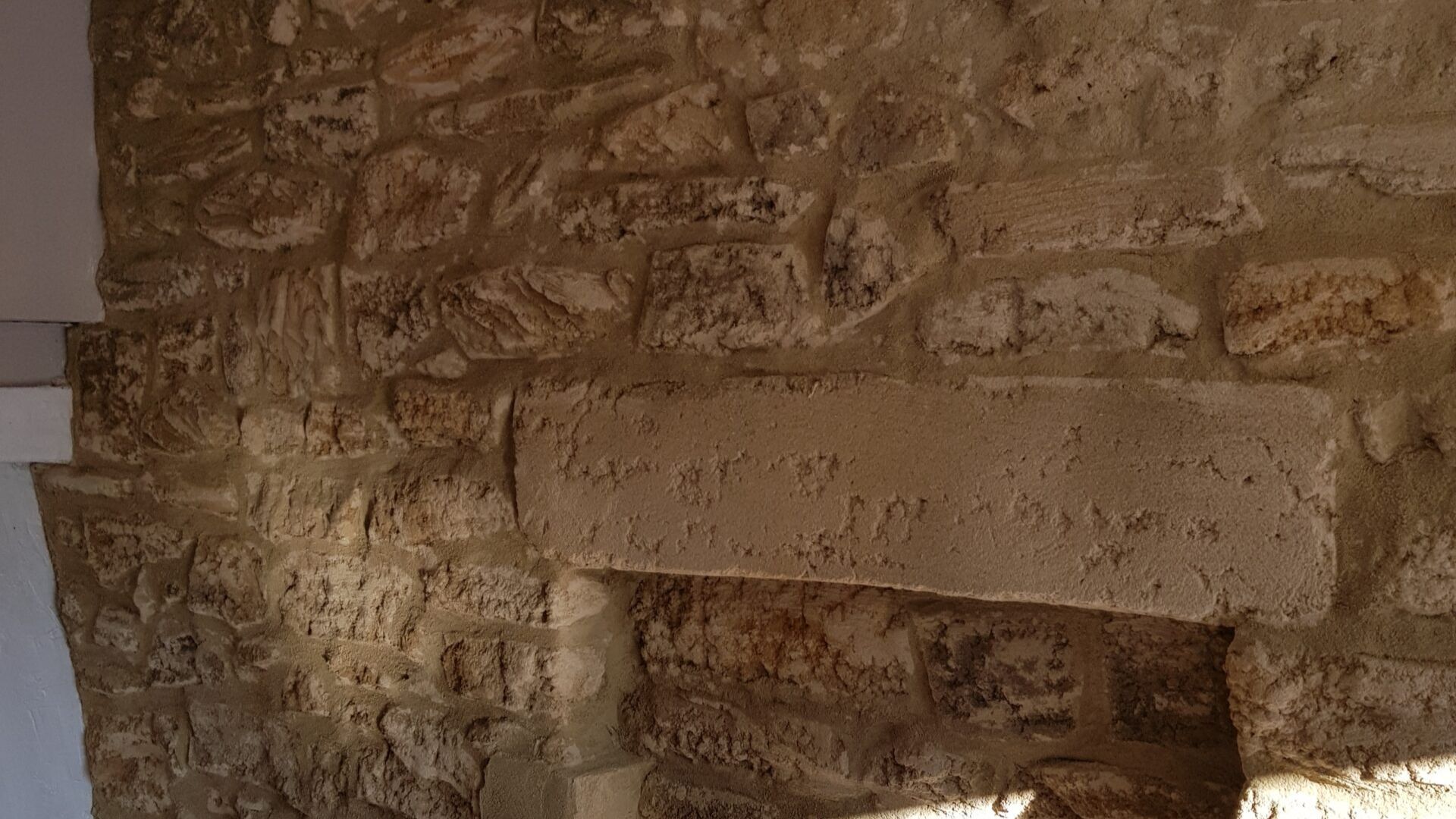 pierre bati mur interieur